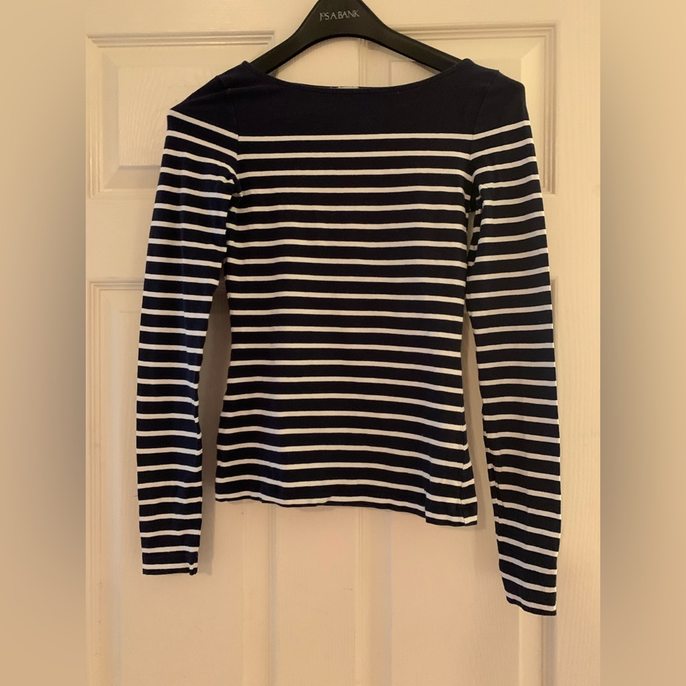 Black and white striped tshirt long sleeves size XS